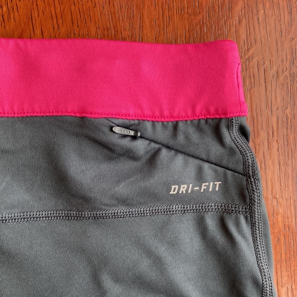 Nike Large crops - Picture 3 of 5